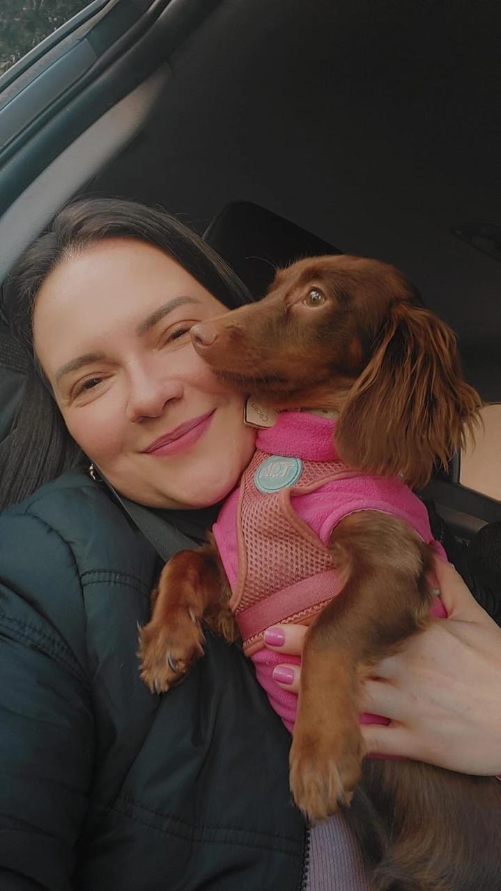 Flashdoguer sorrindo com pet no colo